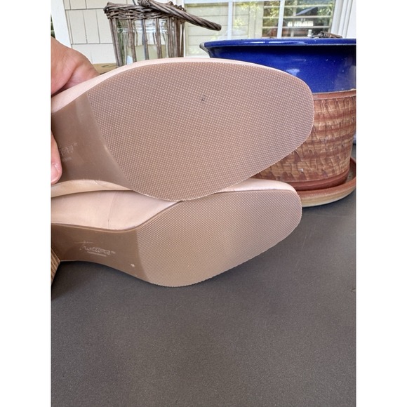 Trotters‎ Ladies Daria Leather Block Heel Pump Beige Size 5 - Picture 9 of 13